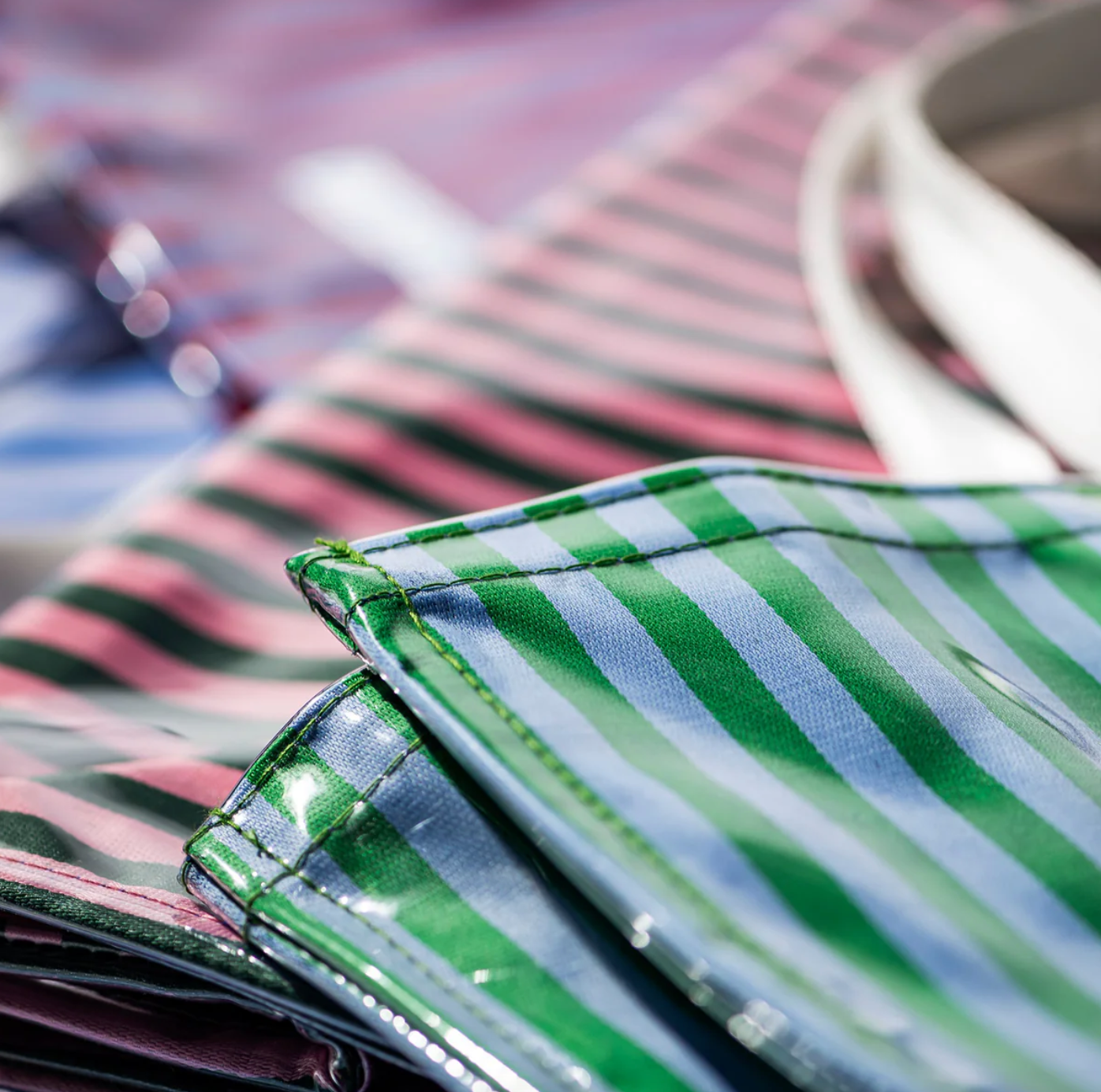 Covered School Tie Fabric Market Bag / Red x Light